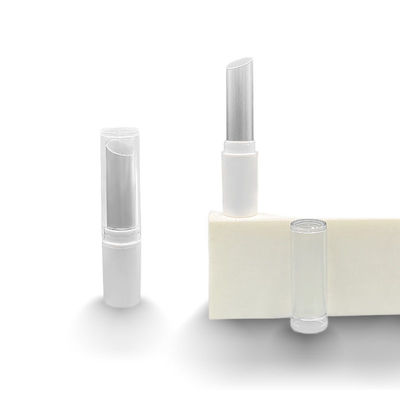 Exquisitos tubos de lápiz labial hechos a medida de 3,5 gramos de capacidad.