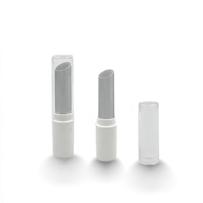 Exquisitos tubos de lápiz labial hechos a medida de 3,5 gramos de capacidad.